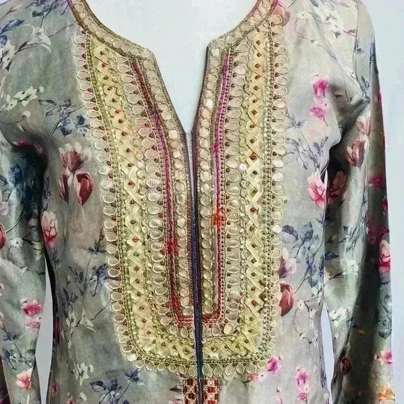 Ravina Pakistani kameez/ tunic dress size small with flower pattern. - Picture 4 of 9